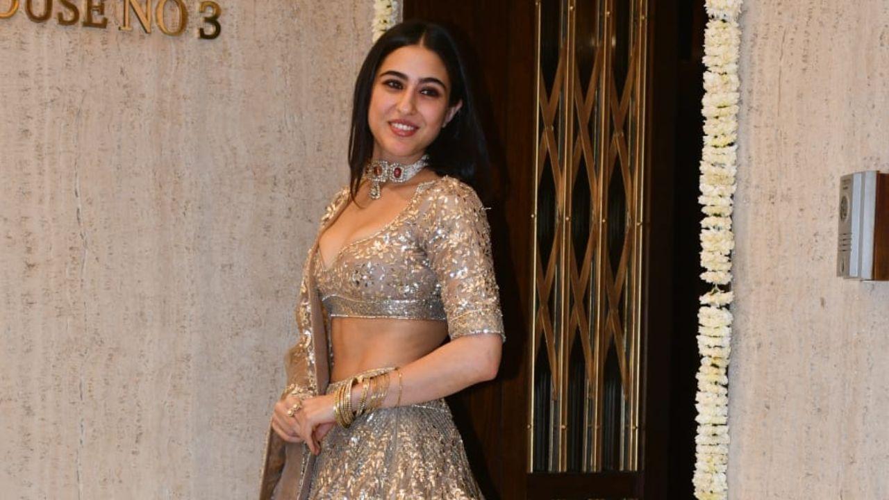 Sara Ali Khan dazzled in the golden costume that she chose for the party. 
(Pics Courtesy: Yogen Shah)